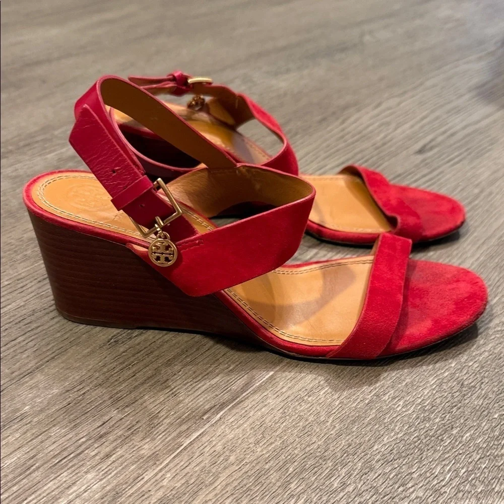 Tory Burch Mini Benton wedged sandal in red apple suede size 8